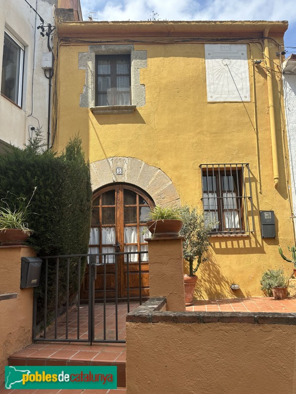 Caldes d'Estrac - Casa del carrer de l'Església, 5 (Foto: Albert Esteves, 2025) Caldes d'Estrac - Casa del carrer de l'Església, 5