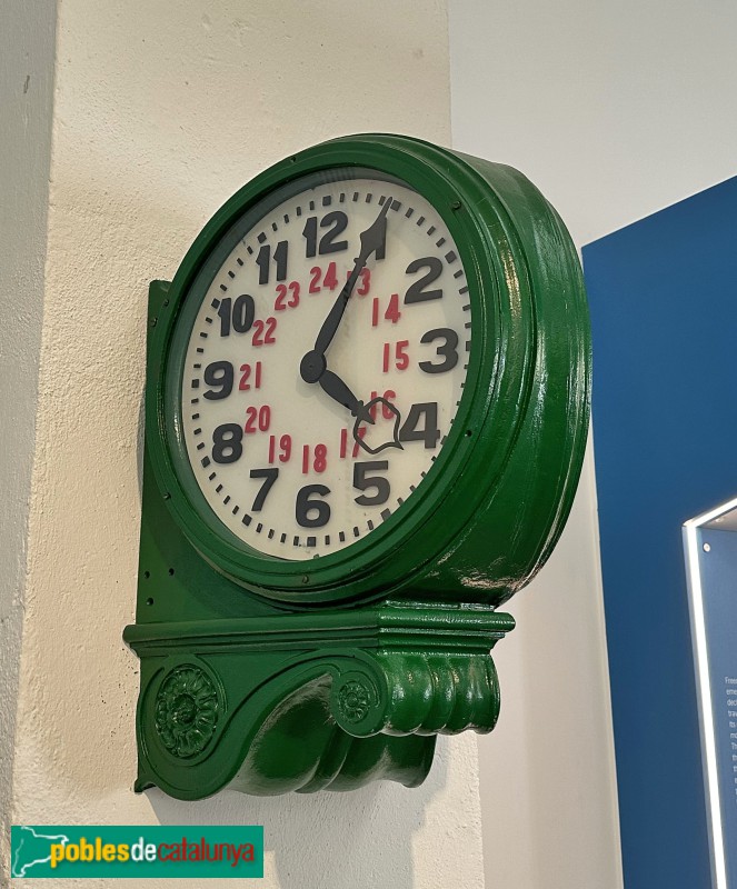 Vilanova i la Geltrú - Museu del Ferrocarril. Rellotge d'estació (Foto: Albert Esteves, 2025) Vilanova i la Geltrú - Museu del Ferrocarril. Rellotge d'estació