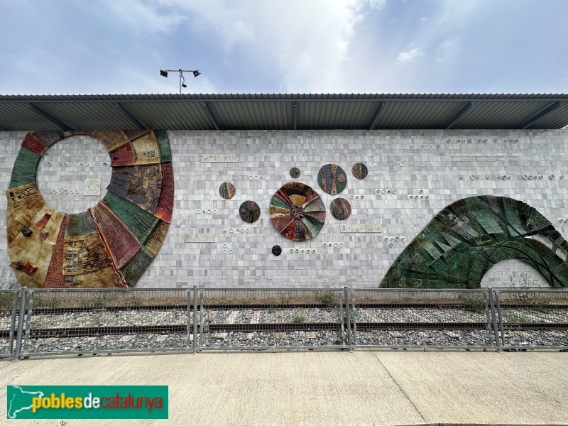 Vilanova i la Geltrú - Museu del Ferrocarril. Mural ceràmic de l'estació de Barcelona-Sants (Foto: Albert Esteves, 2025) Vilanova i la Geltrú - Museu del Ferrocarril. Mural ceràmic de l'estació de Barcelona-Sants