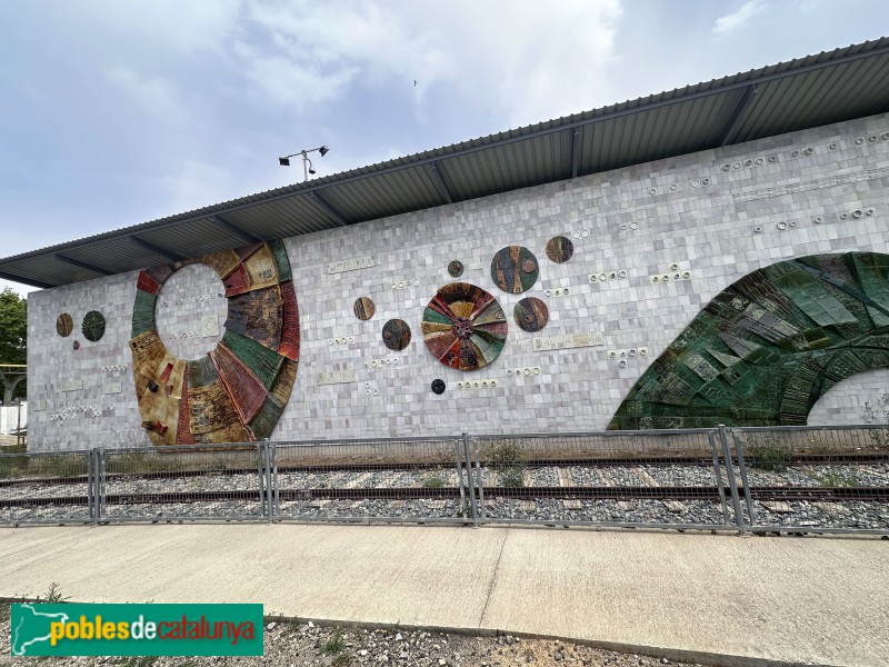 Vilanova i la Geltrú - Museu del Ferrocarril. Mural ceràmic de l'estació de Barcelona-Sants (Foto: Albert Esteves, 2025) Vilanova i la Geltrú - Museu del Ferrocarril. Mural ceràmic de l'estació de Barcelona-Sants