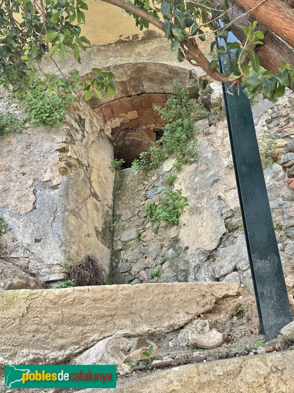 Caldes d'Estrac - Restes d'un forn de calç