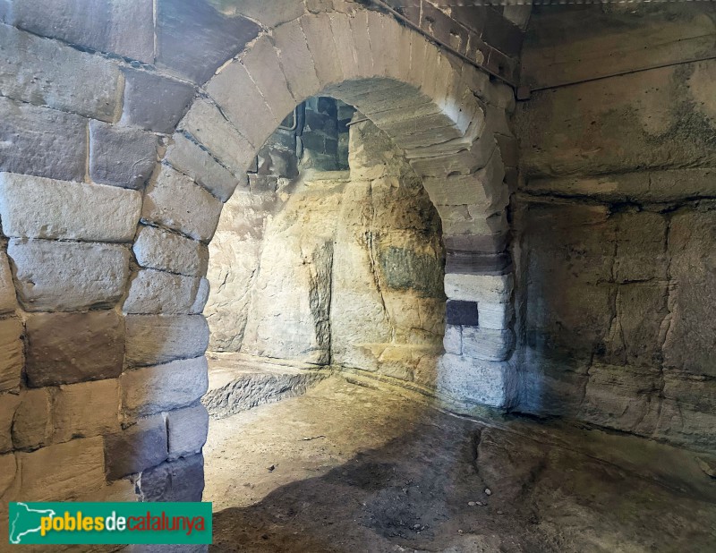 Riudecanyes - Monestir d'Escornalbou. Cripta