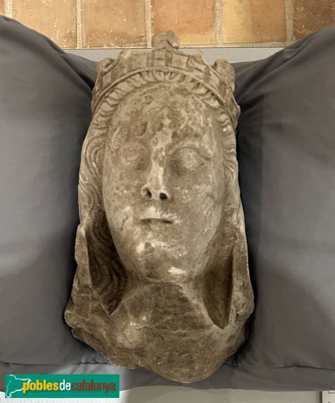 Riudecanyes - Monestir d'Escornalbou. Cap de la Mare de Déu trobat  a les excavacions