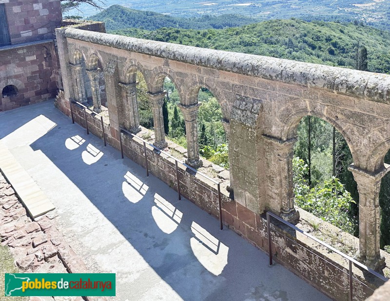Riudecanyes - Monestir d'Escornalbou. Ala del claustre reconstruïda