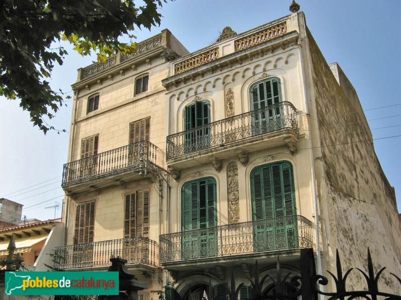 Caldes d'Estrac - Carrer de Santa Teresa (Foto: Albert Esteves, 2007) Caldes d'Estrac - Carrer de Santa Teresa