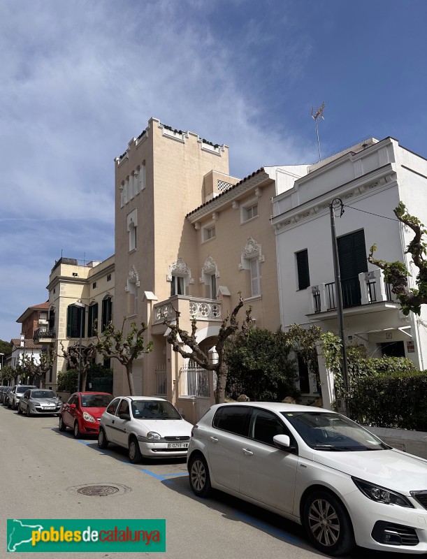 Caldes d'Estrac - Passeig de les Moreres, 10 (Foto: Albert Esteves, 2025) Caldes d'Estrac - Passeig de les Moreres, 10
