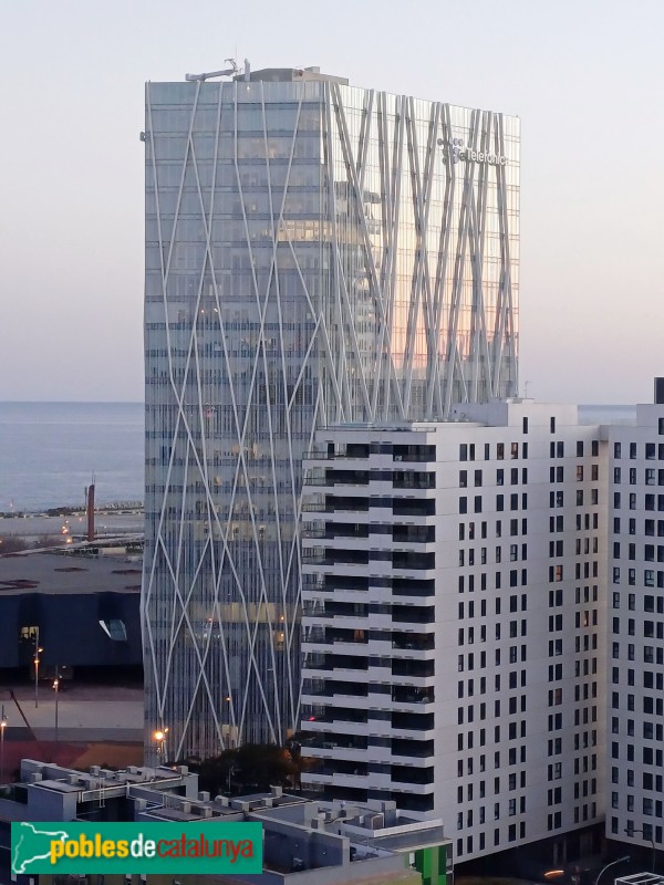 Barcelona - Edifici Diagonal 0-0 (Torre Telefònica) (Foto: Sergi Suárez, 2025) Barcelona - Edifici Diagonal 0-0 (Torre Telefònica)