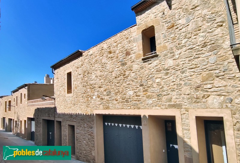 Gualta - Finestres del carrer Castellar, després de la reforma