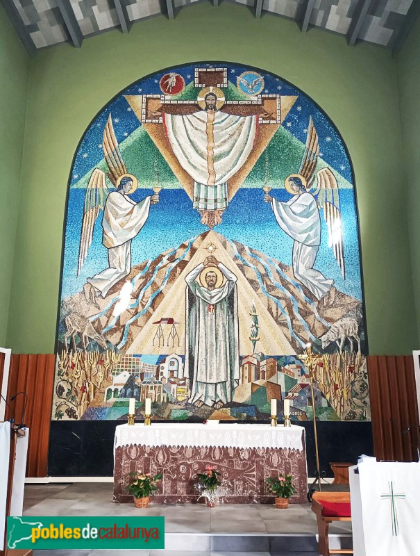 El Vendrell - Església de Sant Ramon Nonat (Coma-ruga). Altar amb mosaic de Santiago Padrós