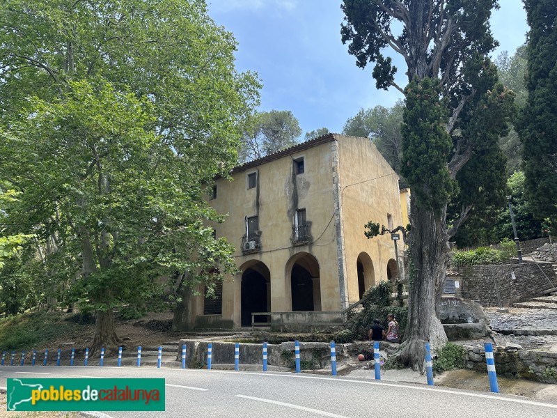 Pratdip - Santuari de Santa Marina. Casa de la Font
