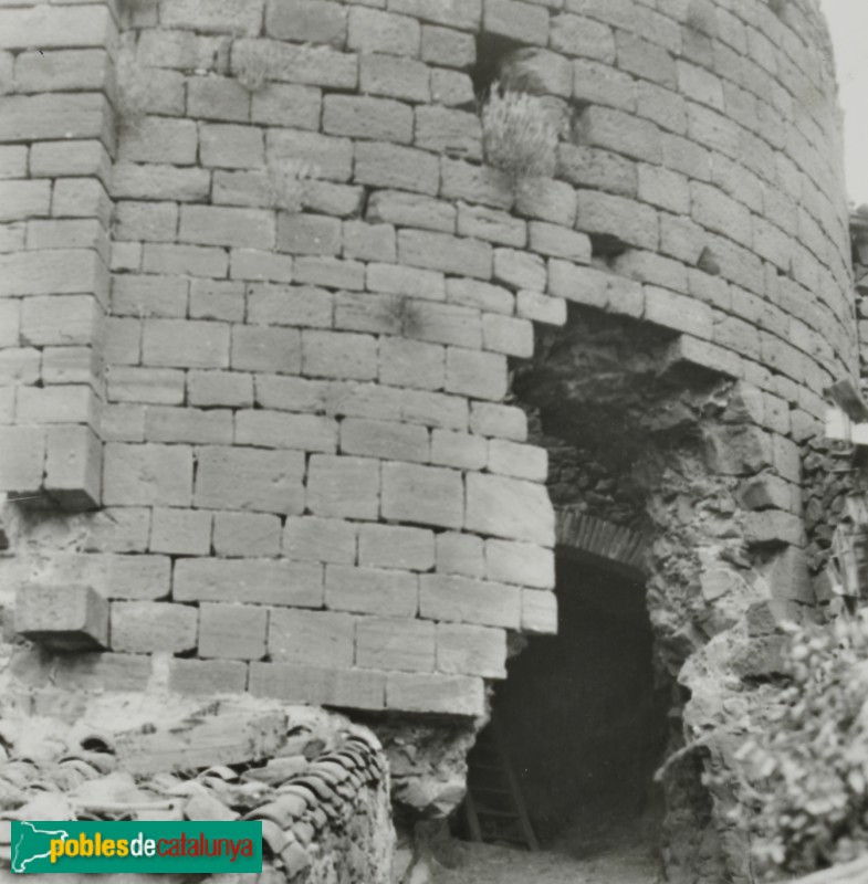 Prades - Absis de la capella de Sant Miquel del castell