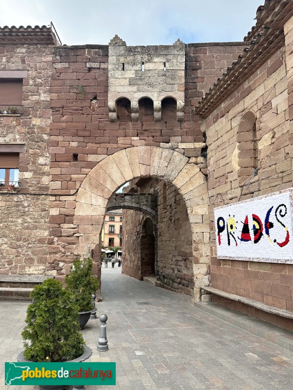Prades - Muralla. Portal de Prades