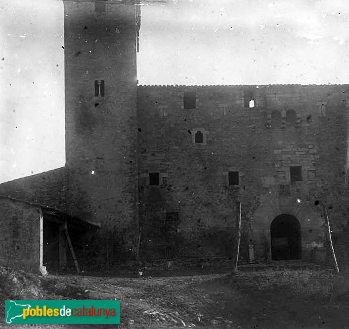 Girona - Castell de Palau-Sacosta (Foto: <i>Josep Salvany -Fons Salvany. Biblioteca de Catalunya-</i>, 1924) Girona - Castell de Palau-Sacosta
