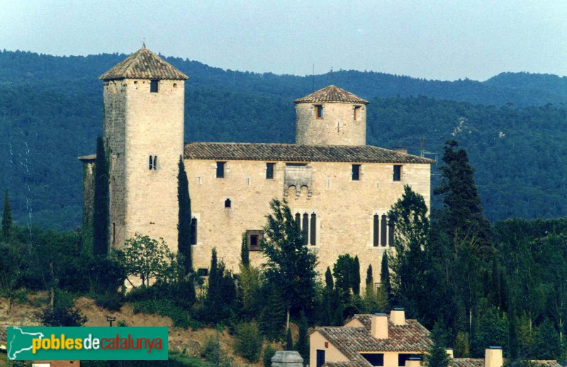 Girona - Castell de Palau-Sacosta (Foto: <i>Jordi Contijoch -calaix.gencat.cat-</i>, 1995) Girona - Castell de Palau-Sacosta