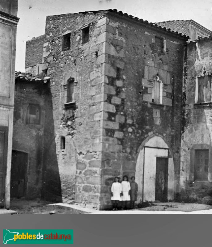 Argentona - Casa Gòtica (Foto: <i>Josep Salvany -Fons Salvany. Biblioteca de Catalunya-</i>, 1913) Argentona - Casa Gòtica