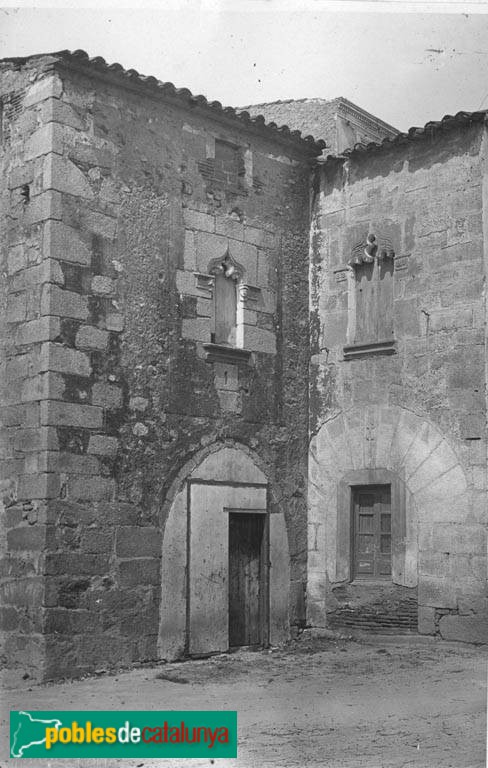 Argentona - Casa Gòtica (Foto: <i>Anònim -Arxiu Fotogràfic Centre Excursionista de Catalunya-</i>, 1890-1918) Argentona - Casa Gòtica
