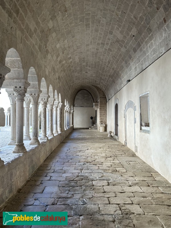 Girona - Monestir de Sant Daniel. Claustre
