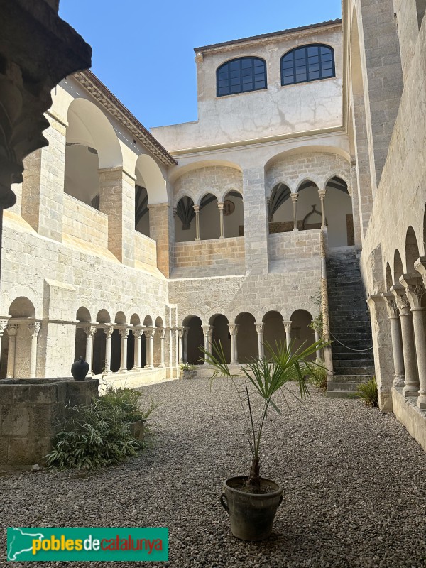 Girona - Monestir de Sant Daniel. Claustre