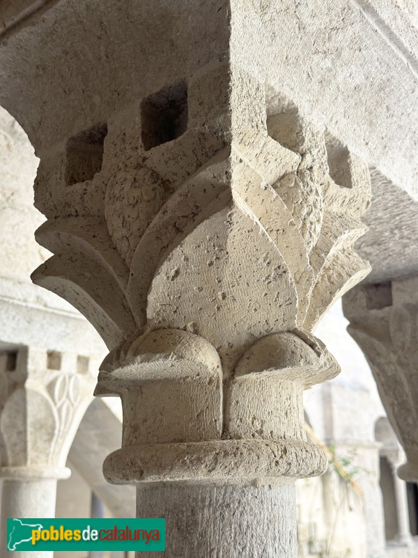 Girona - Monestir de Sant Daniel. Capitell del claustre