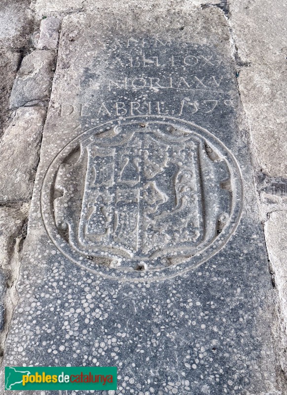 Girona - Monestir de Sant Daniel. Làpida del claustre (1579)