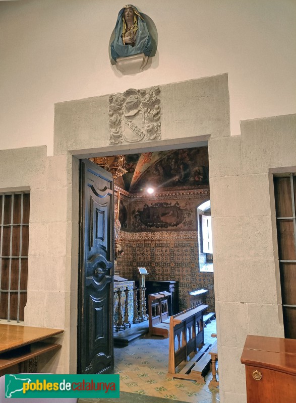 Barcelona - Casa de Convalescència. Porta lateral de la capella