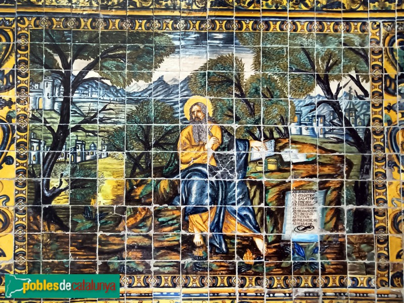 Barcelona - Casa de Convalescència. Arrambadors ceràmics. Sant Pau escrivit una epístola