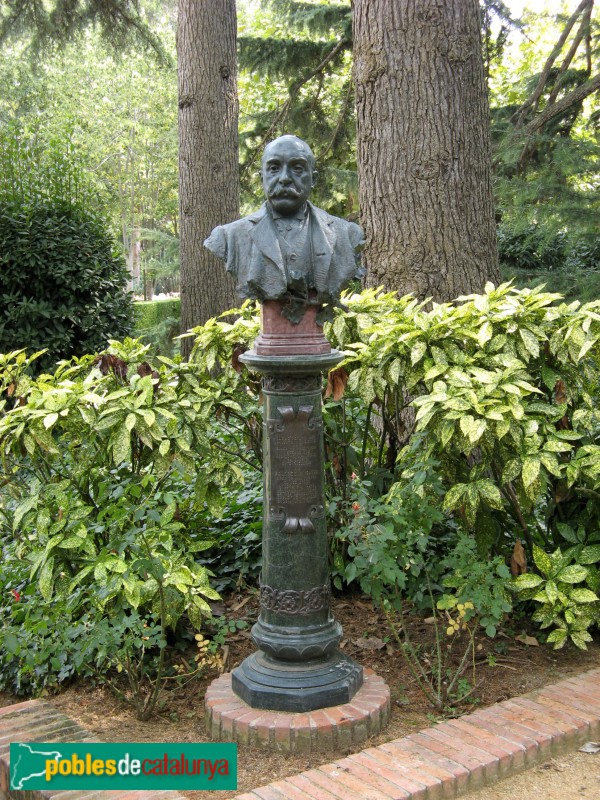 Argentona - Can Garí. Jardins - Bust de Josep Garí