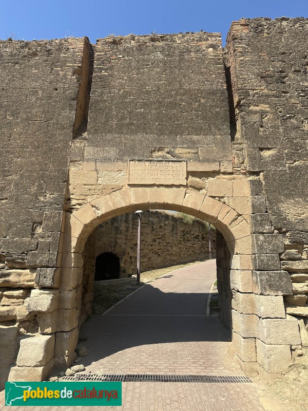 Lleida - La Suda. Porta del recinte del Castell