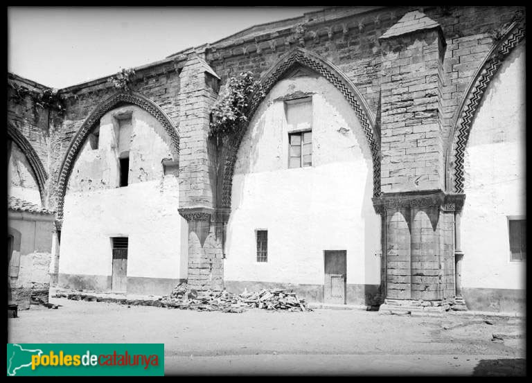 Lleida - Seu Vella. Claustre (Foto: <i>Anònima -Arxiu Fotogràfic Centre Excursionista de Catalunya-</i>, 1882-1929) Lleida - Seu Vella. Claustre