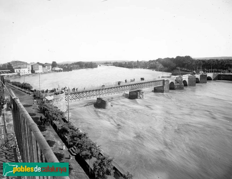 Lleida - Pont Vell (Foto: <i>Lluís Marià Vidal -Arxiu Fotogràfic Centre Excursionista de Catalunya-</i>, 1891) Lleida - Pont Vell