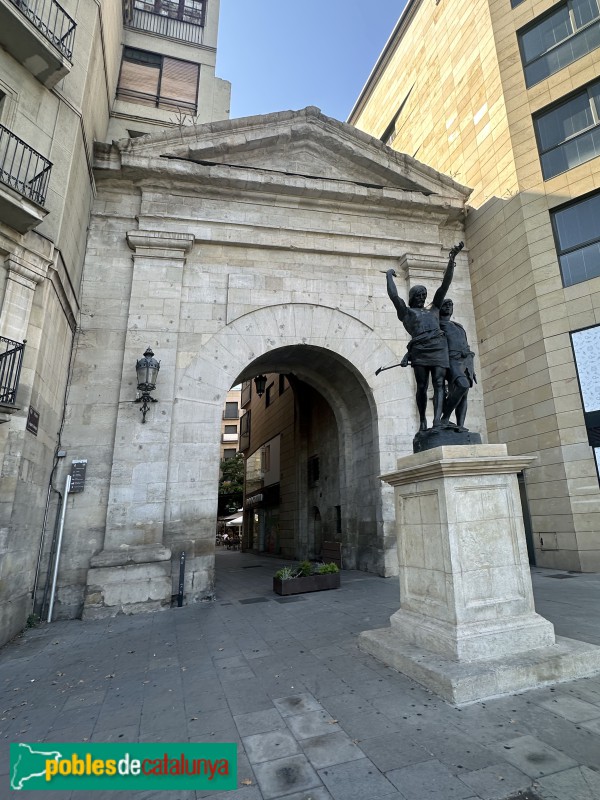 Lleida - Portal de Pont (Foto: Albert Esteves, 2025) Lleida - Portal de Pont