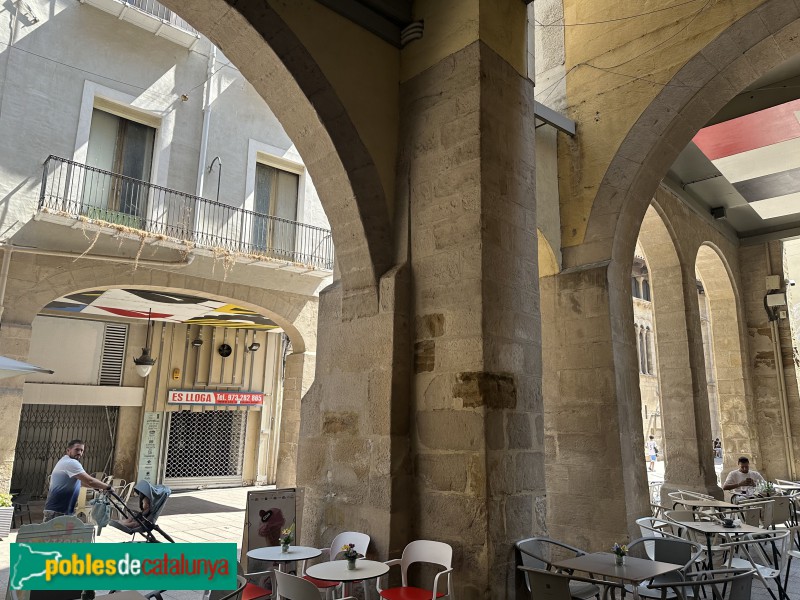 Lleida - Porxos de la plaça de la Paeria (Foto: Albert Esteves, 2025) Lleida - Porxos de la plaça de la Paeria