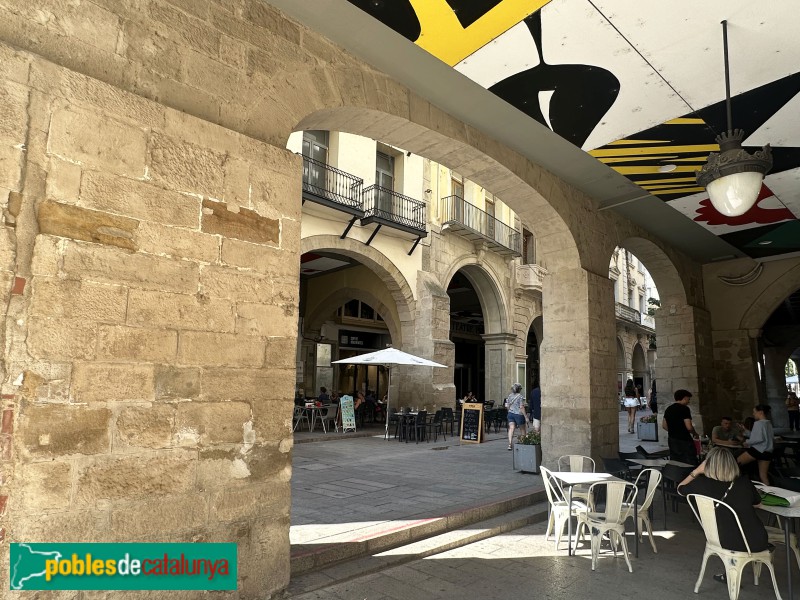 Lleida - Porxos de la plaça de la Paeria (Foto: Albert Esteves, 2025) Lleida - Porxos de la plaça de la Paeria