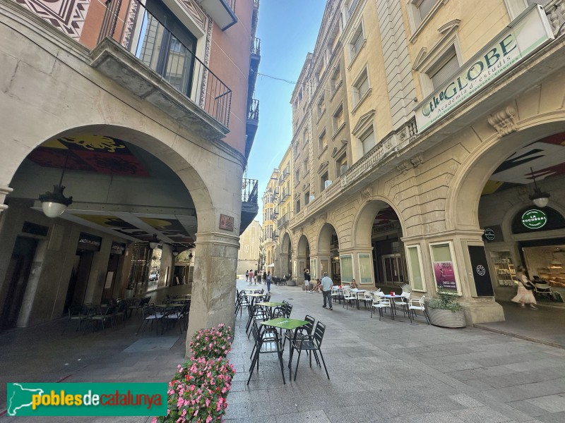 Lleida - Porxos de la plaça de la Paeria (Foto: Albert Esteves, 2025) Lleida - Porxos de la plaça de la Paeria