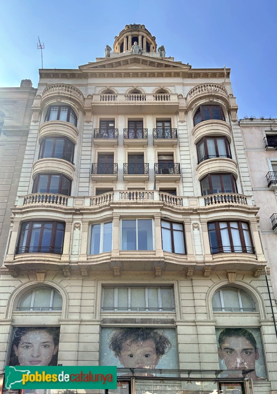 Lleida - Antiga Banca Llorens. Façana Paeria (Foto: Albert Esteves, 2025) Lleida - Antiga Banca Llorens. Façana Paeria