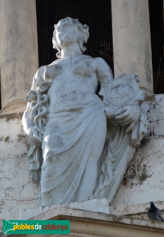 Lleida - Antiga Banca Llorens. Escultura coronament (Foto: Albert Esteves, 2025) Lleida - Antiga Banca Llorens. Escultura coronament