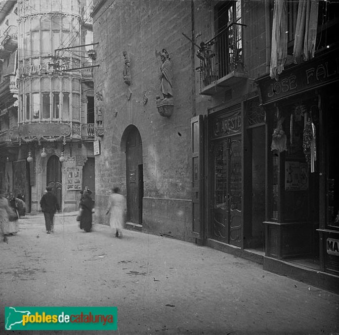 Lleida - Capella de Sant Jaume (Foto: <i>Josep Salvany -Fons Salvany. Biblioteca de Catalunya-</i>, 1918) Lleida - Capella de Sant Jaume