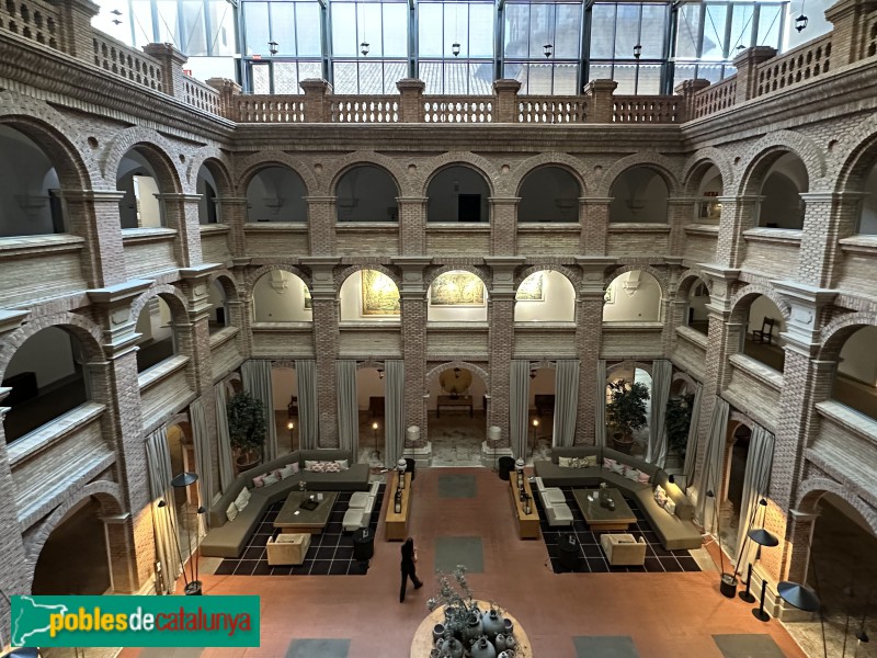 Lleida - Convent de Sant Domènec o del Roser. Claustre (Foto: Albert Esteves, 2025) Lleida - Convent de Sant Domènec o del Roser. Claustre