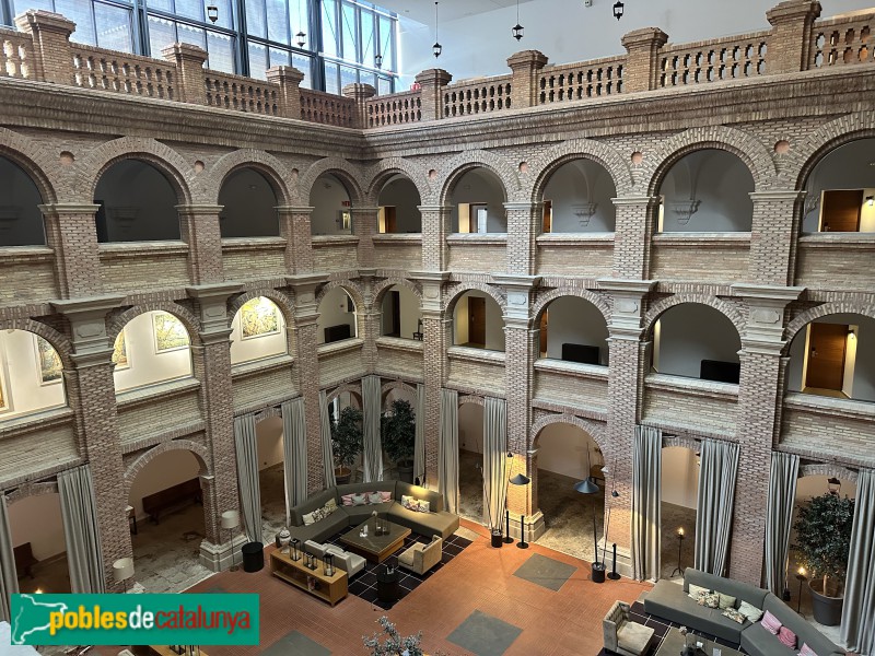 Lleida - Convent de Sant Domènec o del Roser. Claustre (Foto: Albert Esteves, 2025) Lleida - Convent de Sant Domènec o del Roser. Claustre