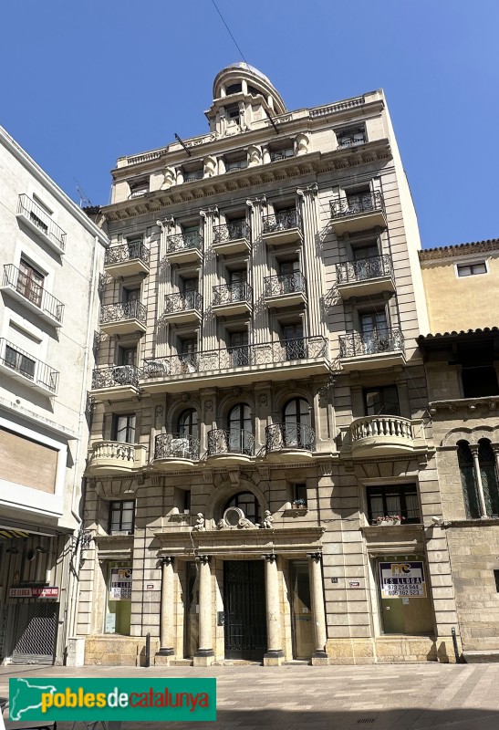 Lleida - Antiga Banca Llorens. Façana Paeria (Foto: Albert Esteves, 2025) Lleida - Antiga Banca Llorens. Façana Paeria