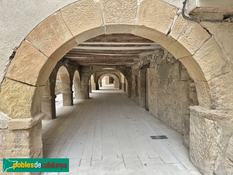 Linyola - Porxos de la plaça de l'Església