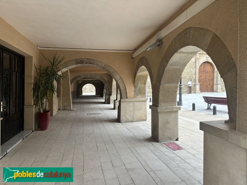 Linyola - Porxos de la plaça de l'Església