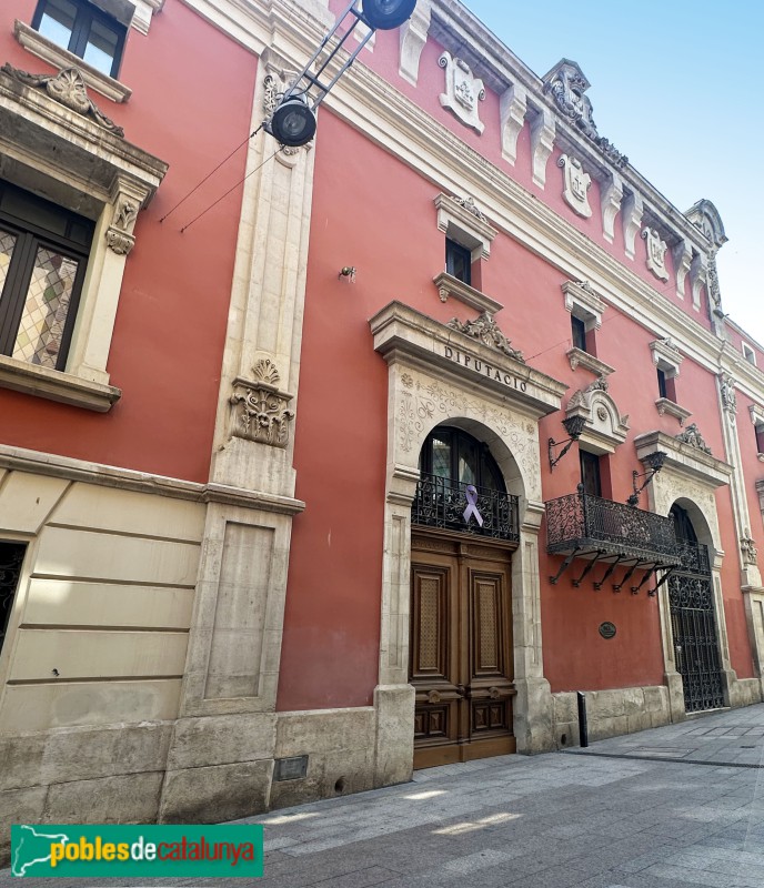 Lleida - Palau de la Diputació. Façana carrer del Carme
