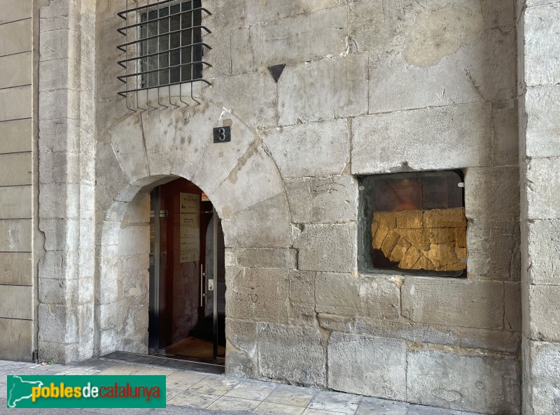 Lleida - Portal de Pont. Casa del núm. 3 (Foto: Albert Esteves, 2025) Lleida - Portal de Pont. Casa del núm. 3