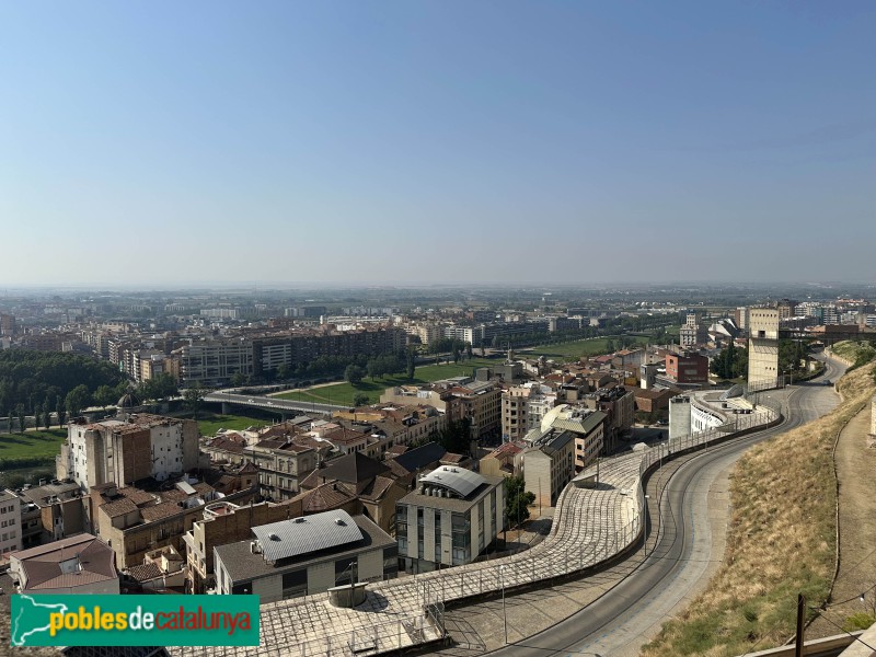 Lleida - Edifici dels Jutjats. Terrassa superior (Foto: Albert Esteves, 2025) Lleida - Edifici dels Jutjats. Terrassa superior