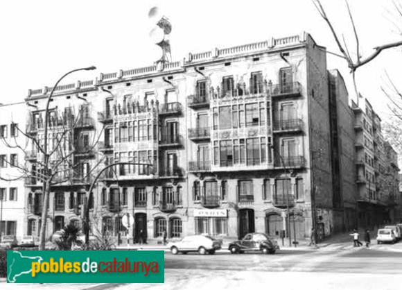 Lleida - Cases Joan Balasch (Foto: <i>J.A.Corbella - J. Salvadó -invarquit.cultura.gencat.cat-</i>, 1983) Lleida - Cases Joan Balasch
