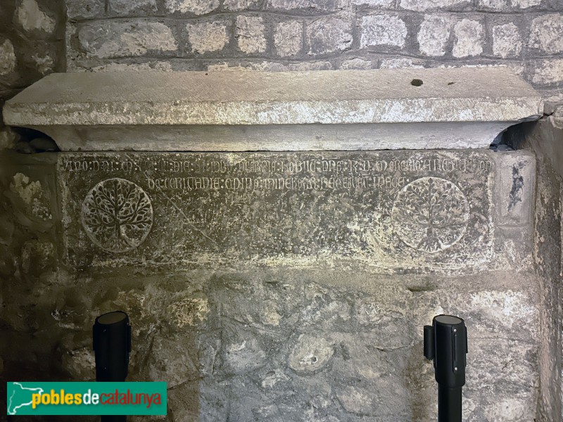 Bellver de Cerdanya - Església de Santa Maria de Talló. Sepulcre de l'ardiaca Raimon de Morer (1307)