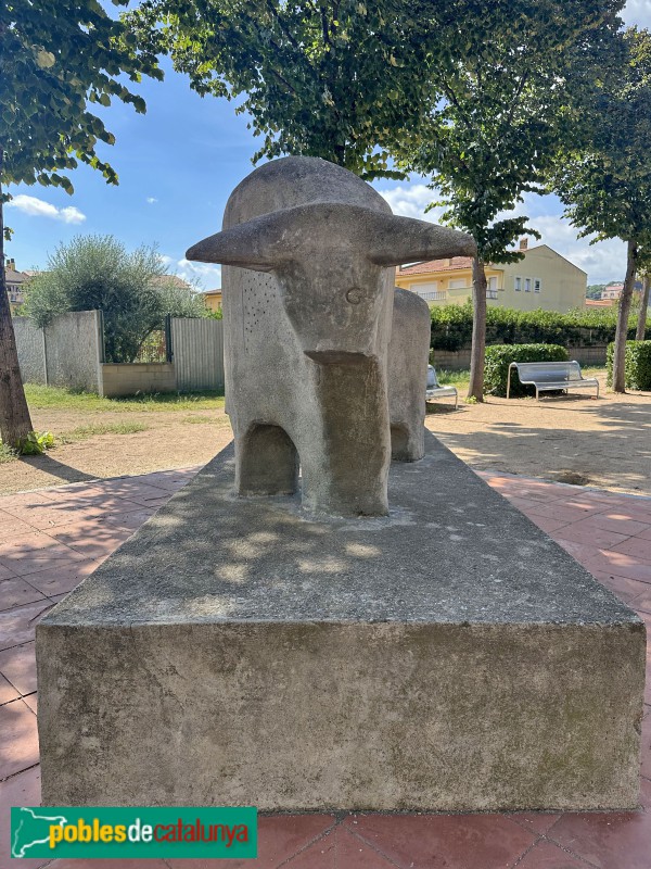 Sarrià de Ter - Escultura El Toro