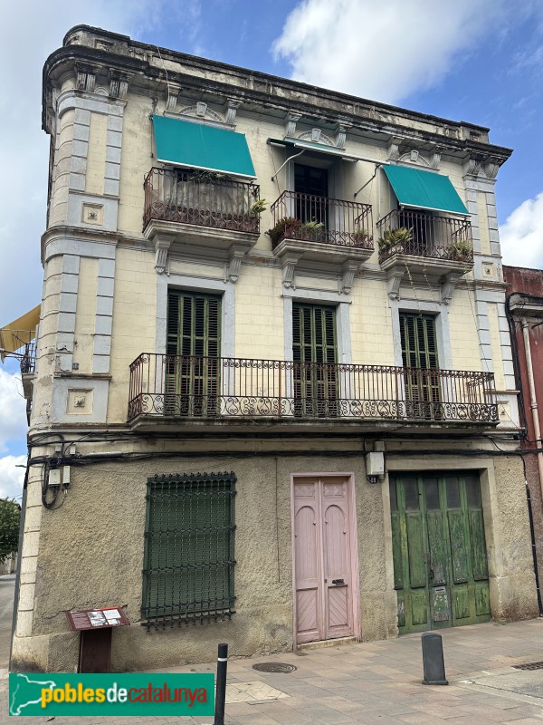 Sarrià de Ter - Carrer Major (Foto: Albert Esteves, 2025) Sarrià de Ter - Carrer Major