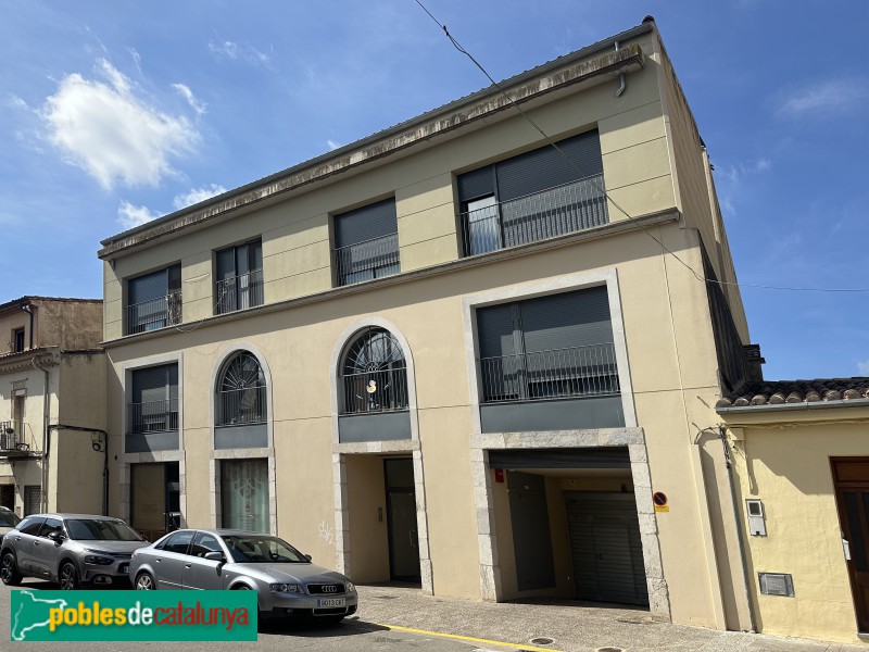 Sarrià de Ter - Carrer Major (Foto: Albert Esteves, 2025) Sarrià de Ter - Carrer Major